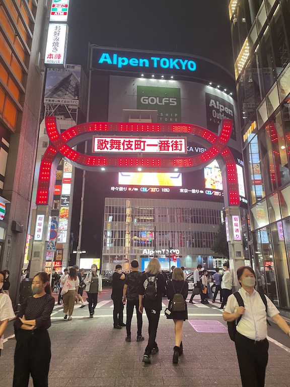 さすがっ！歌舞伎町の夜は明るい！！