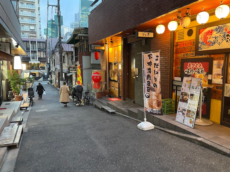 赤坂にもこんな昭和な路地が！！